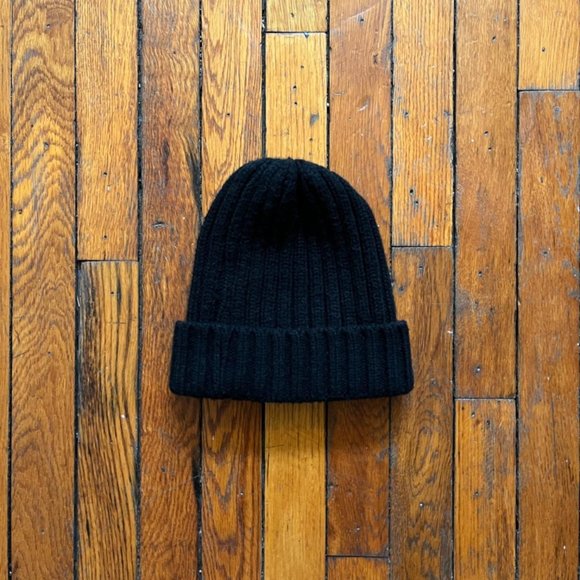 Adreinne Landau Women's Black Ribbed Knit‎ Winter Beanie. - Picture 1 of 4